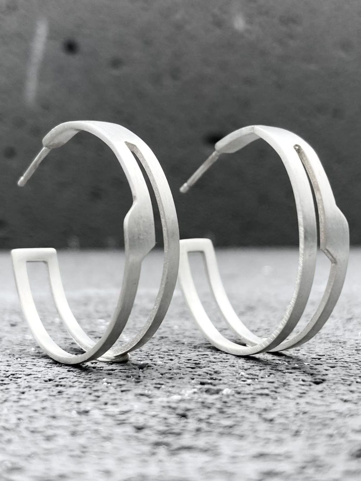 Second image of product: Modern sterling silver hoop earrings in architectural design