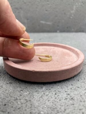 Small minimalist hoop earrings in gold plated sterling silver