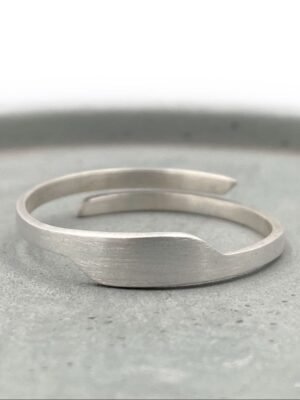 Second image of product: Minimalist adjustable geometric ring in sterling silver