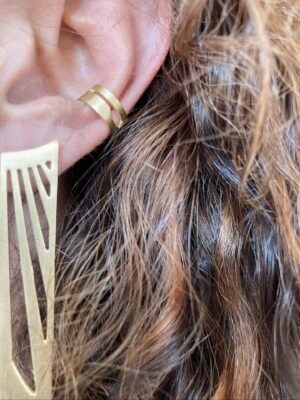 Second image of product: Geometric ear cuff in gold plated sterling silver