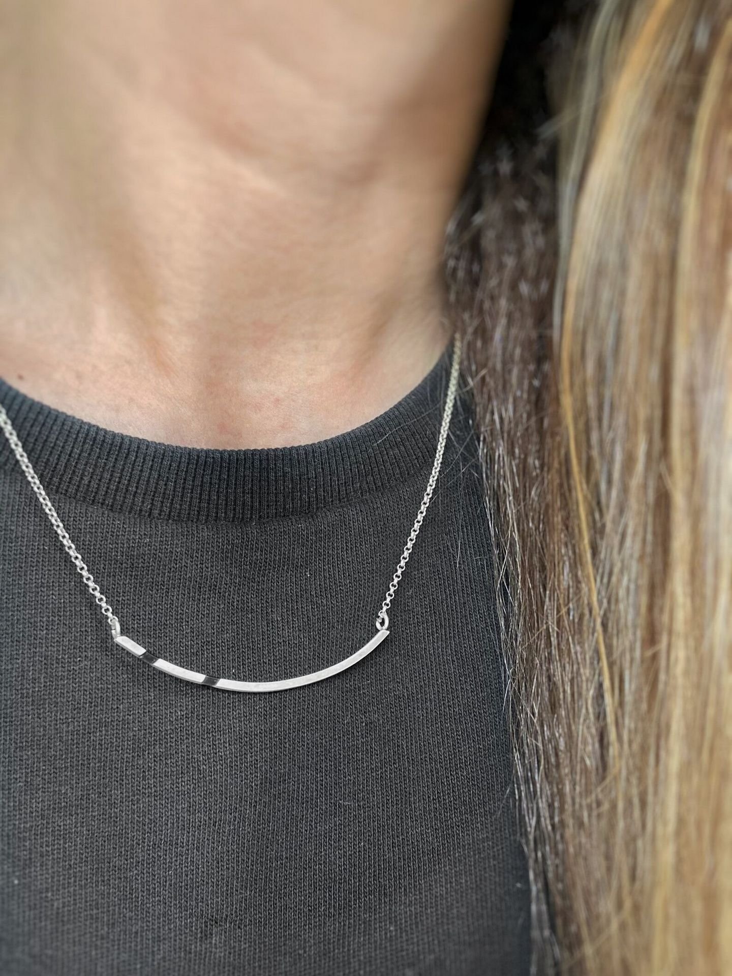 Second image of product: Asymmetrical sterling silver necklace with oxidized details in minimalist design