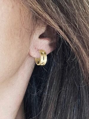 Second image of product: Small geometric hoop earrings in gold plated sterling silver