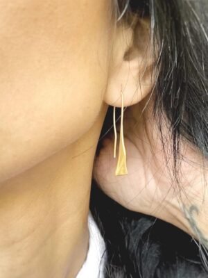 Second image of product: Modern sculpted threader earrings in gold plated sterling silver