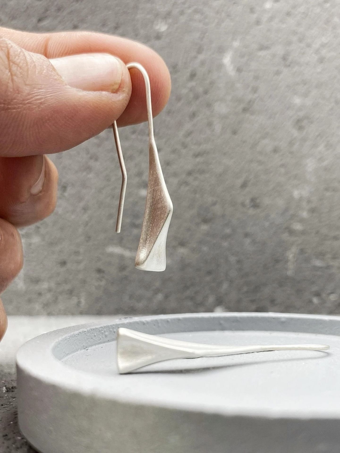Second image of product: Modern sculpted threader earrings in sterling silver