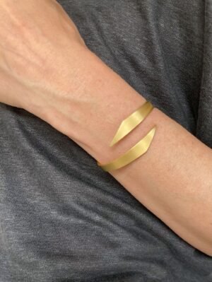 Minimalist cuff bracelet in gold plated sterling silver