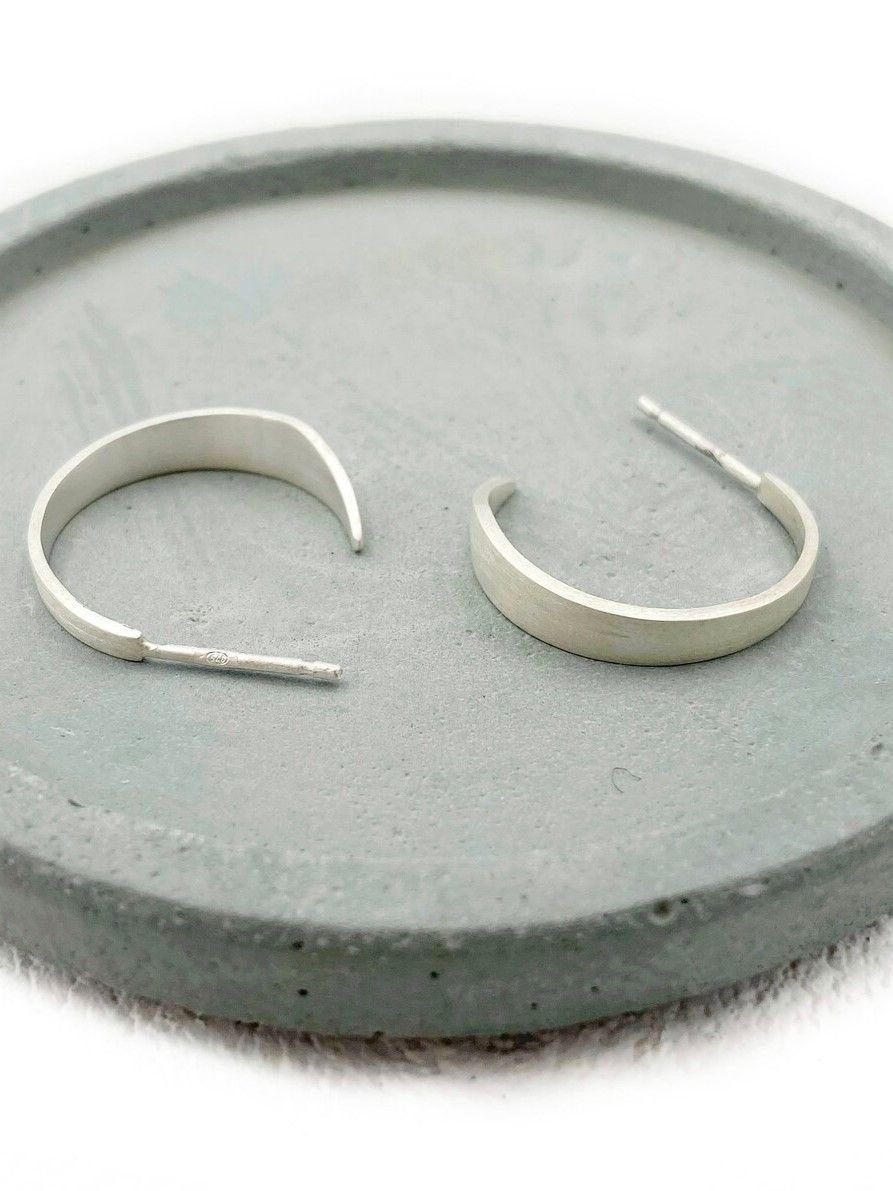 Second image of product: Minimalist hoop earrings in sterling silver