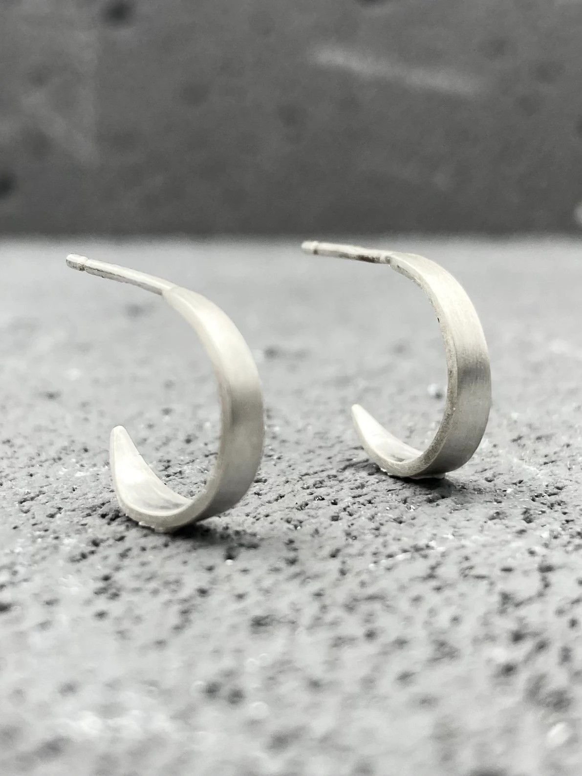 Small minimalist hoop earrings in sterling silver