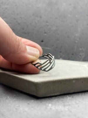 Second image of product: Black elegant sterling silver ring in geometric design