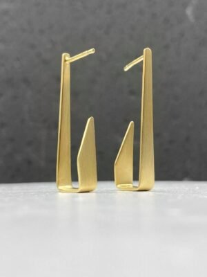 Minimalist stud earrings in gold plated sterling silver