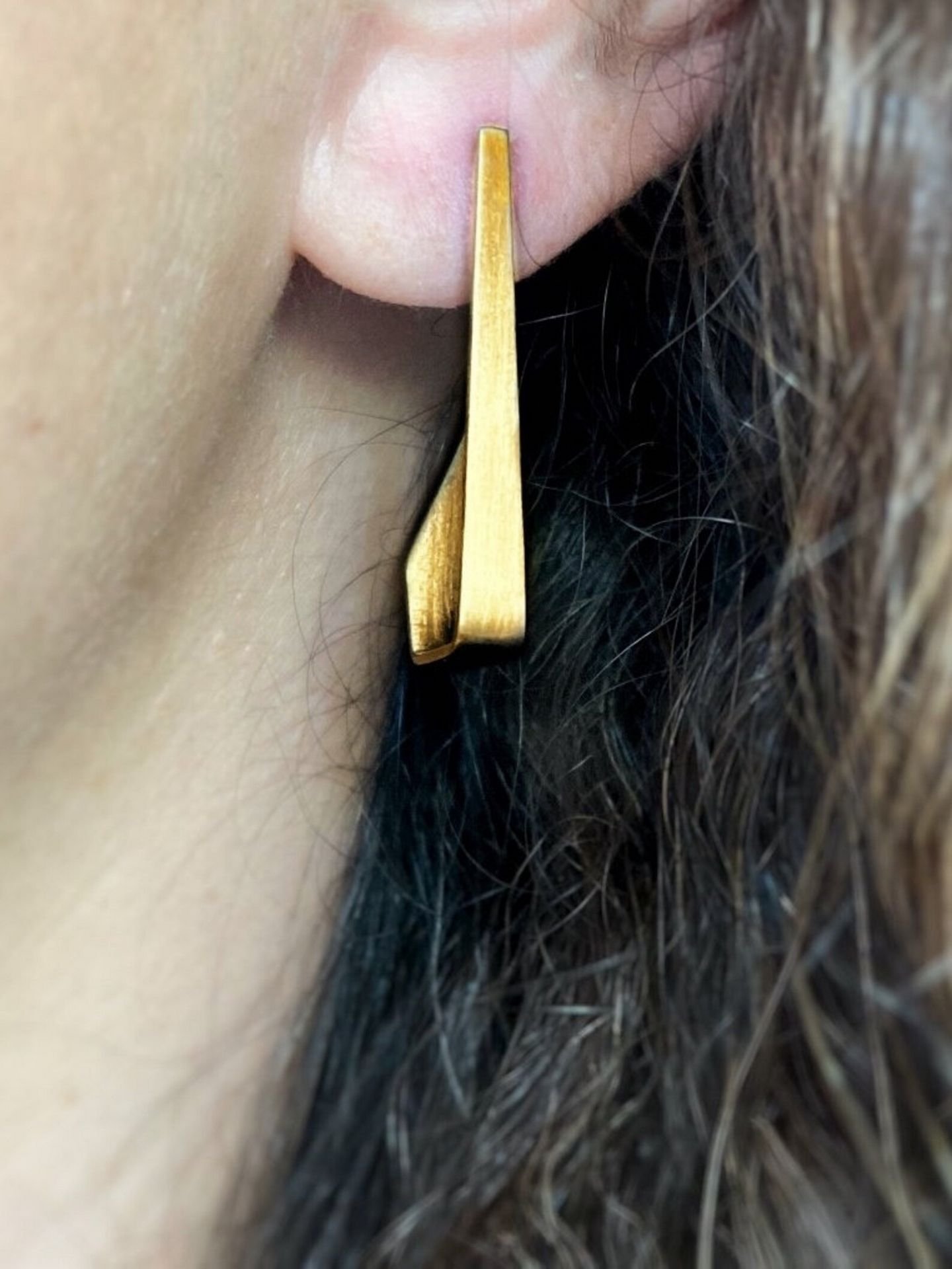 Third image of product: Minimalist stud earrings in gold plated sterling silver