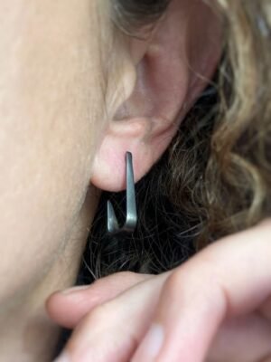 Second image of product: Small minimalist stud earrings in black rhodium plated sterling silver