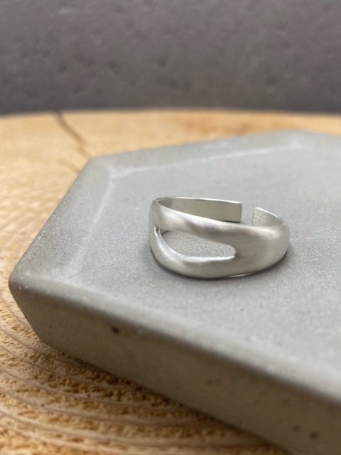 Forms Chunky double line ring in sterling silver - Image 6