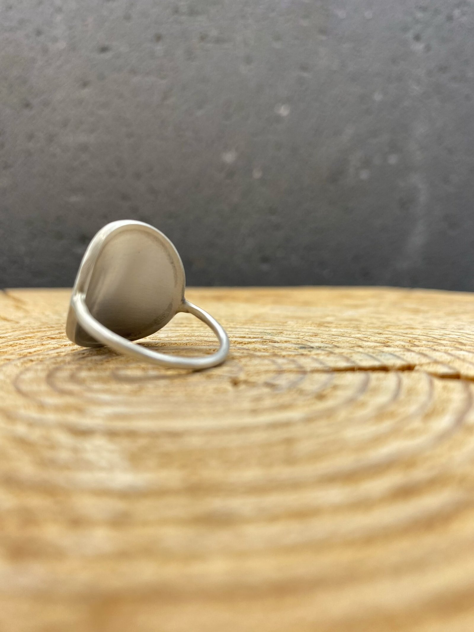 Forms Round ring with thin band in sterling silver - Image 4